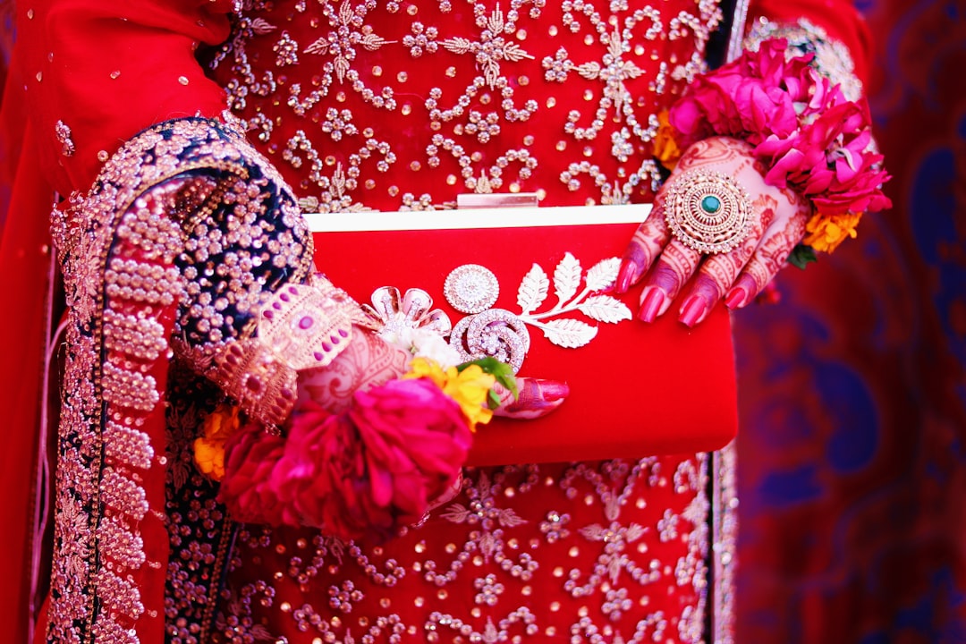 Gloves | Crimson Kimono (Field-Tested)